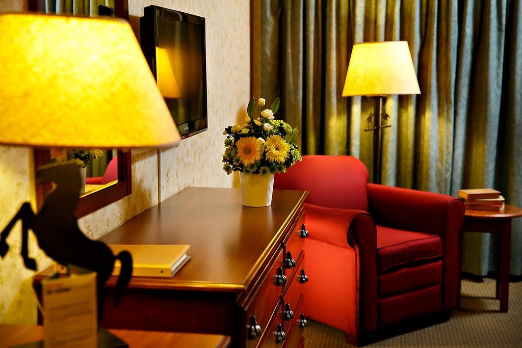 Little Texas Iasi Hotell Exteriör bild