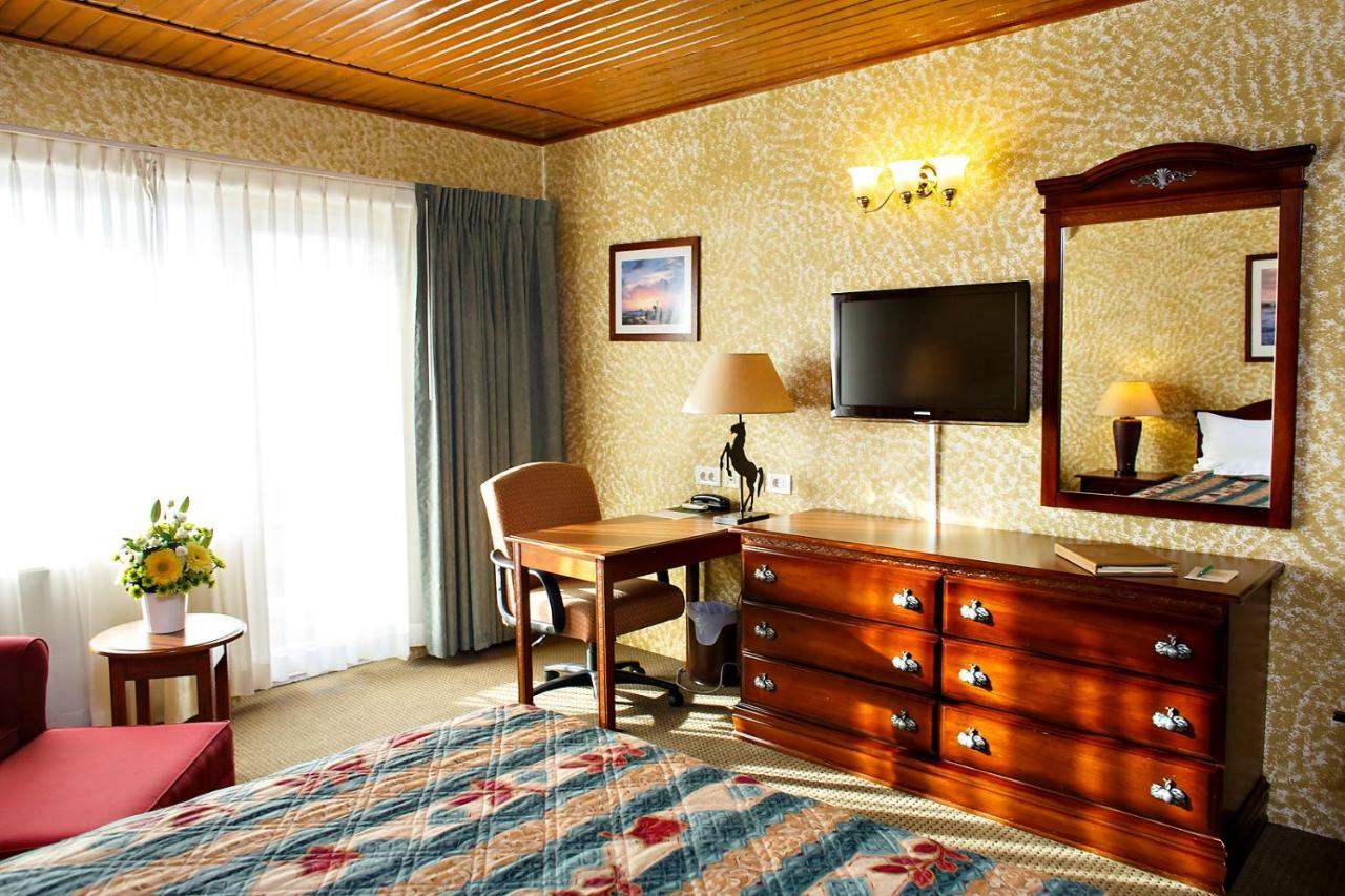 Little Texas Iasi Hotell Exteriör bild