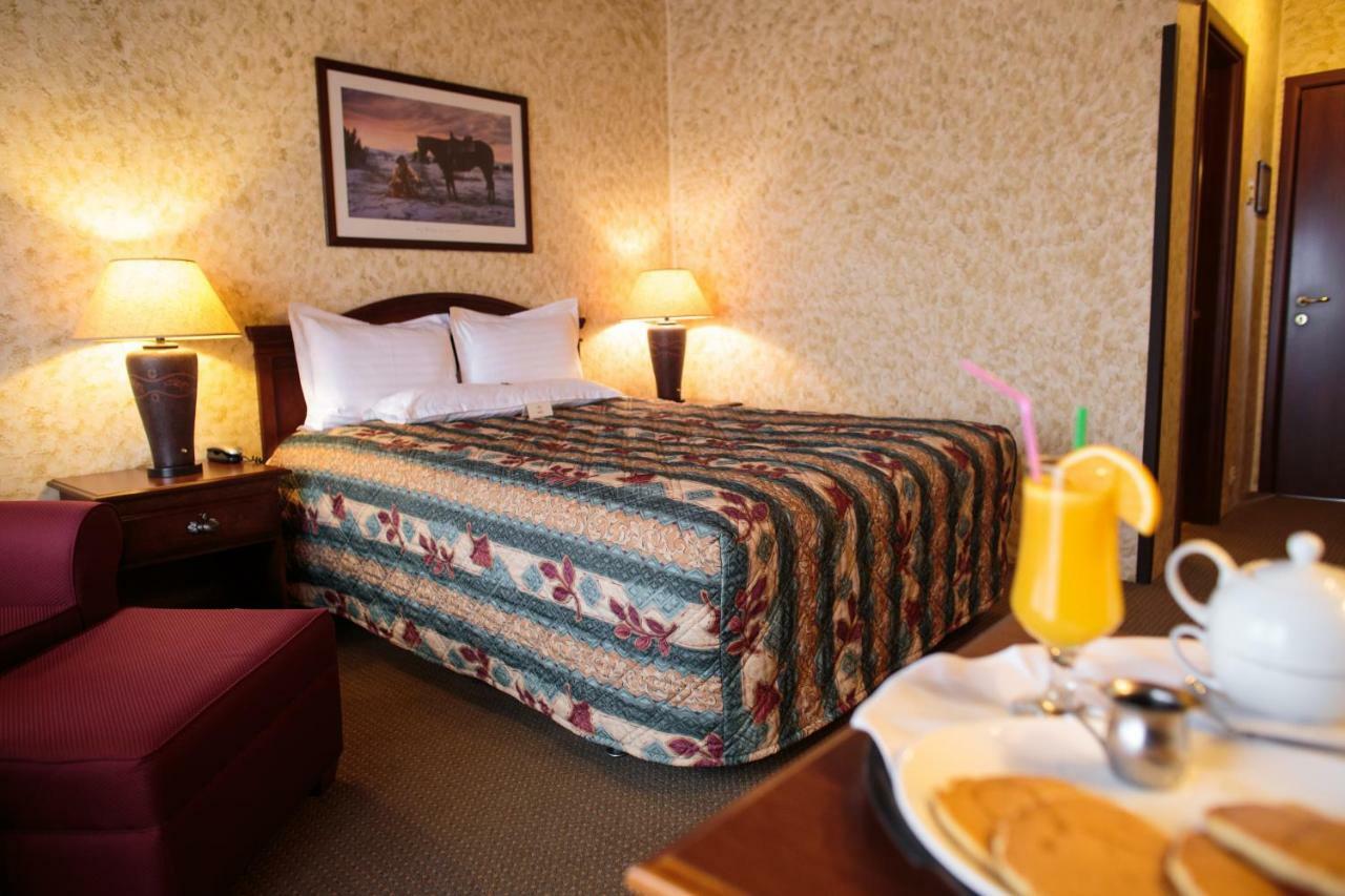 Little Texas Iasi Hotell Exteriör bild